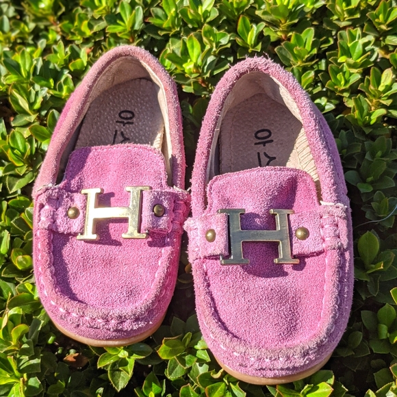 Toddler suede loafers Bossy Kidz pink suede "H" shoes. size 22 - Picture 1 of 13